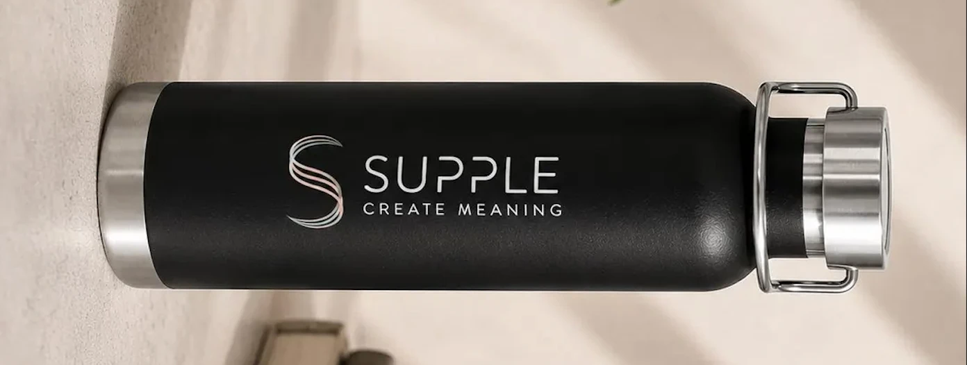 Botella personalizada con el logo de la marca Supple